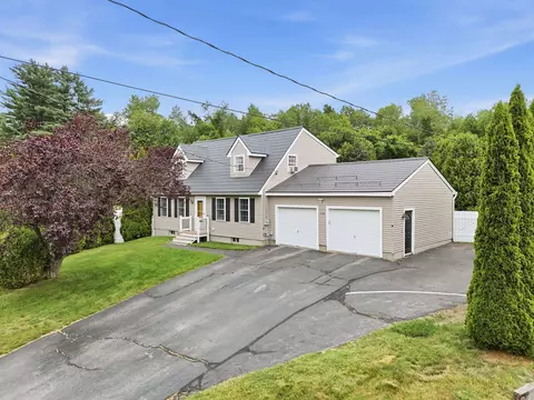 14 Brittany Cir, Pembroke, NH 03275