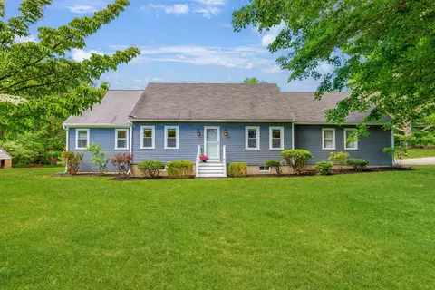 2 Sanborn Rd, Hampton Falls, NH 03844