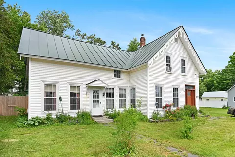 88 School St, Northfield, VT 05663