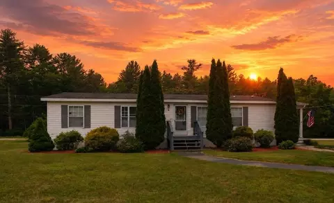 3 Pluto Ln, Nashua, NH 03062