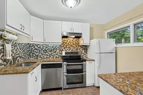 Kitchen - 11 Stratton View Rd, Winhall, VT 05340 photo 1 of 3
