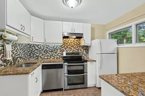 Kitchen - 11 Stratton View Rd, Winhall, VT 05340 photo 1 of 3