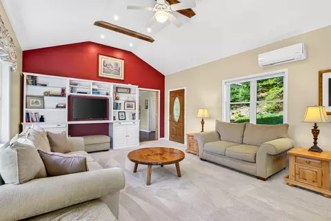 Living - 11 Stratton View Rd, Winhall, VT 05340 photo 7 of 8