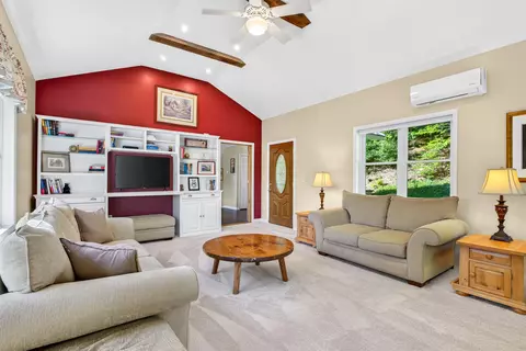 Living - 11 Stratton View Rd, Winhall, VT 05340 photo 7 of 8