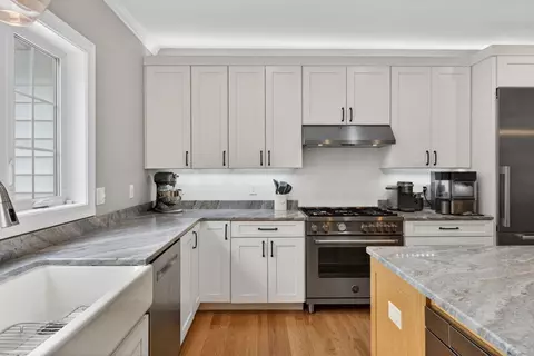 Kitchen - 21 Walnut Hill Dr, Hooksett, NH 03106 photo 6 of 8