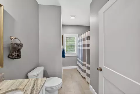 Entry Way - 21 Walnut Hill Dr, Hooksett, NH 03106 photo 2 of 5