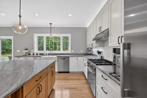 Kitchen - 21 Walnut Hill Dr, Hooksett, NH 03106 photo 7 of 8