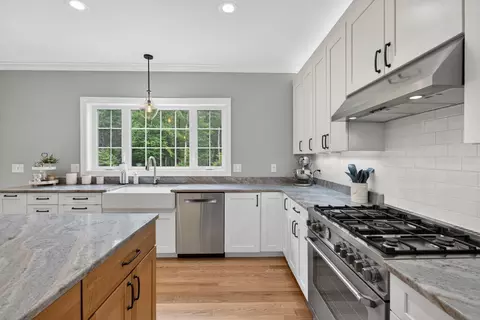 Kitchen - 21 Walnut Hill Dr, Hooksett, NH 03106 photo 5 of 8