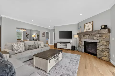 Living - 21 Walnut Hill Dr, Hooksett, NH 03106 photo 1 of 2
