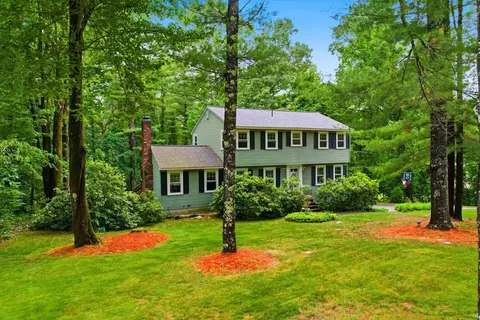 9 King Edward Dr, Londonderry, NH 03053