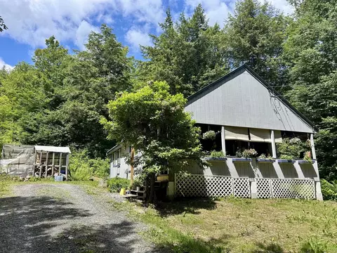 8 Mary White Rd, Tunbridge, VT 05077