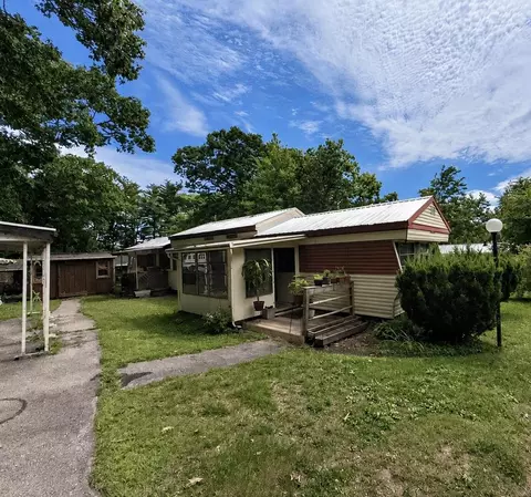 1 S Cranberry Ln, Rochester, NH 03867