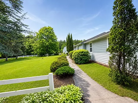301 Shaker St, New London, NH 03257