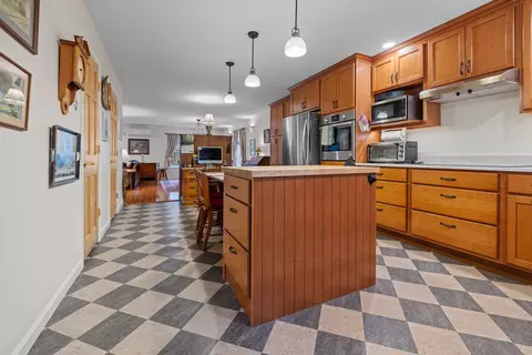 Kitchen - 62 Pullman Ln, White River Junction, VT 05001 photo 4 of 6