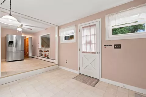 Entry Way - 5 Dover St, Concord, NH 03301 photo 1 of 4