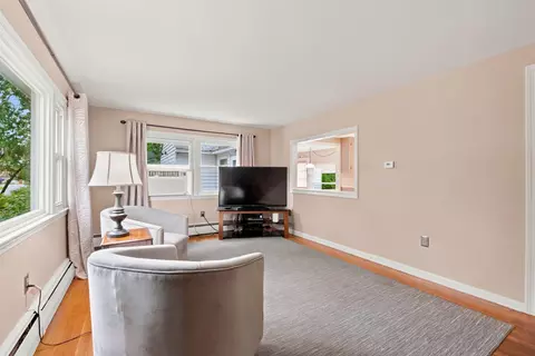 Living - 5 Dover St, Concord, NH 03301 photo 2 of 3