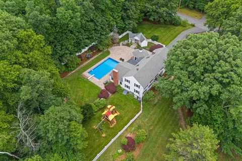 2 Cummings Rd, Merrimack, NH 03054