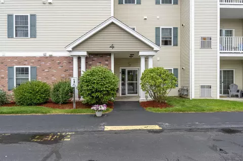 65 Fordway Ext Blvd #202, Derry, NH 03038
