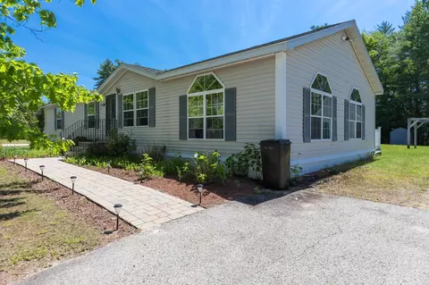 174 Spruce Dr, Farmington, NH 03835
