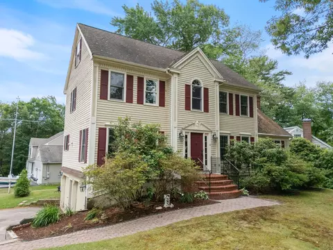 6 Dacotah St, Hampton, NH 03842