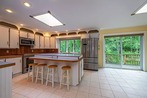 Kitchen - 25 Frontier St, Rye, NH 03870 photo 1 of 4