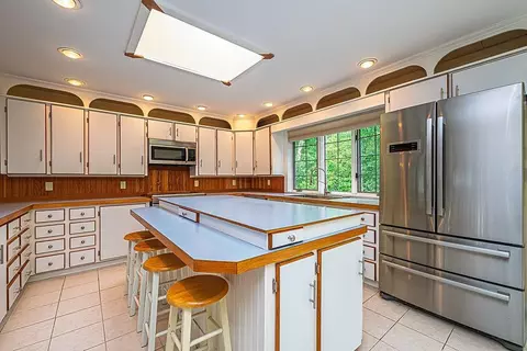 Kitchen - 25 Frontier St, Rye, NH 03870 photo 3 of 4