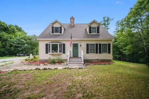 39 Beach Pond Rd, Wolfeboro, NH 03894