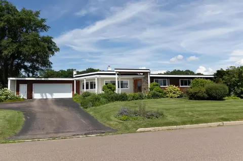 323 Buckingham Dr, Colchester, VT 05446