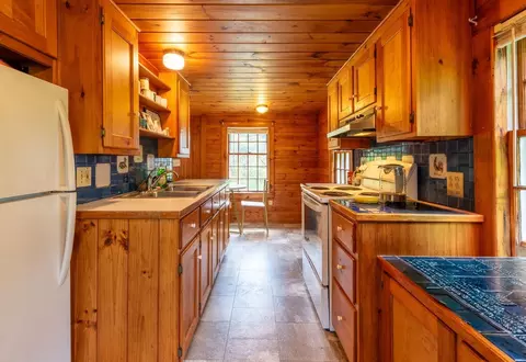 Kitchen - 48 56 Perkins Ln, Temple, NH 03084 photo 2 of 4