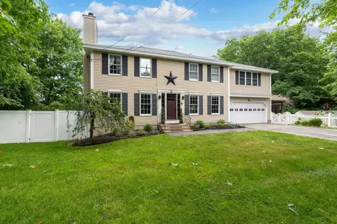 4 Faith Dr, Derry, NH 03038