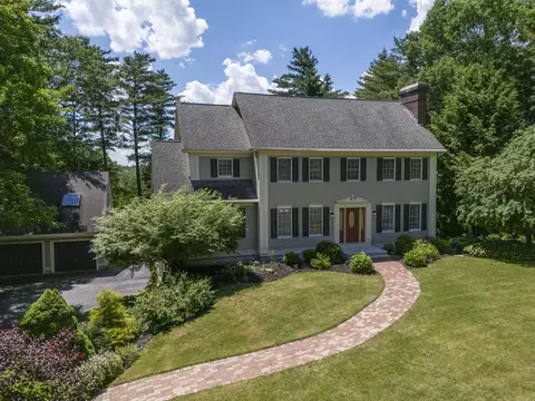 11 Wood Hill Dr, Auburn, NH 03032