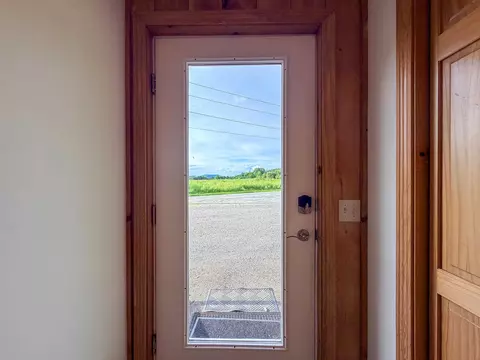 Entry Way - 7 Haneys Way, Bath, NH 03740 photo 1 of 2