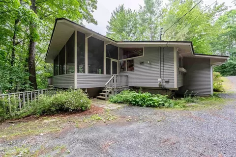 477 Morgan Rd, Quechee, VT 05059