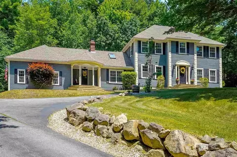18 Hawk Dr, Bedford, NH 03110