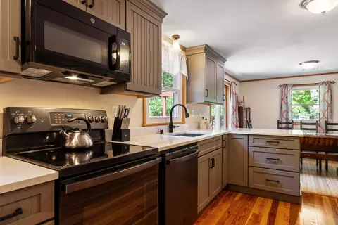 Kitchen - 7 Al St, Derry, NH 03038 photo 3 of 5
