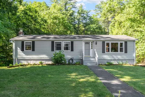 7 Al St, Derry, NH 03038