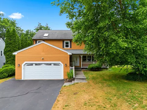 11 Hammar Rd, Nashua, NH 03062