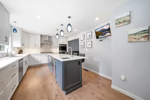 11 Hammar Rd, Nashua, NH 03062