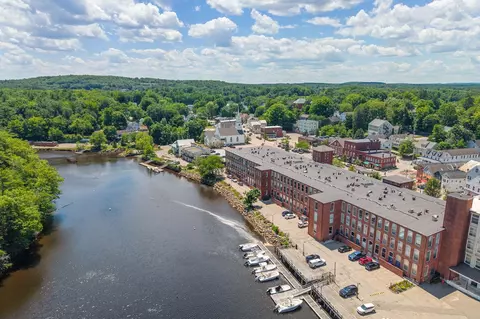 125 Main St #2, Newmarket, NH 03857