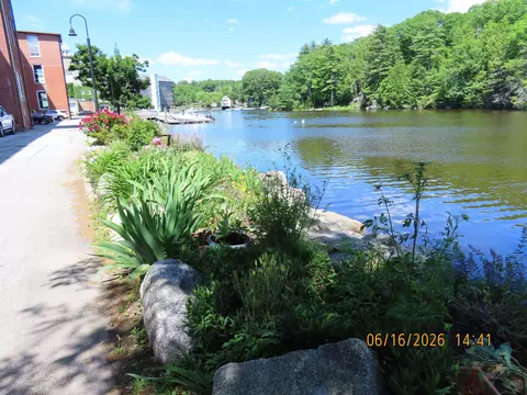 125 Main St #2, Newmarket, NH 03857