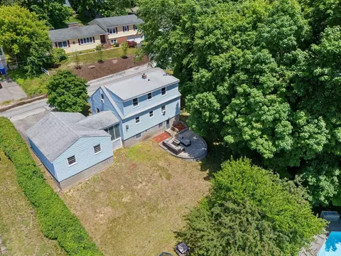 493 Laurel St, Manchester, NH 03103