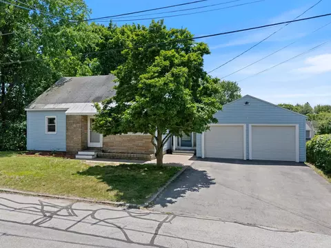 493 Laurel St, Manchester, NH 03103