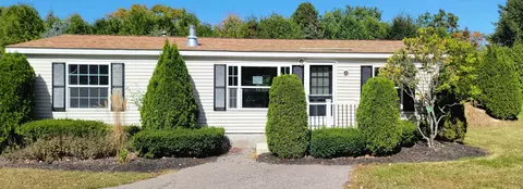 16 Magnolia Ln, Belmont, NH 03220