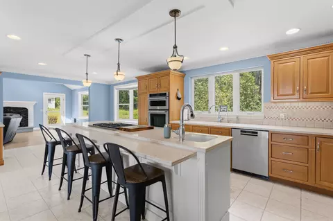 Kitchen - 101 Mansion Rd, Dunbarton, NH 03046 photo 5 of 11