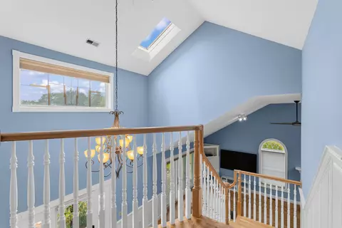 Entry Way - 101 Mansion Rd, Dunbarton, NH 03046 photo 4 of 6