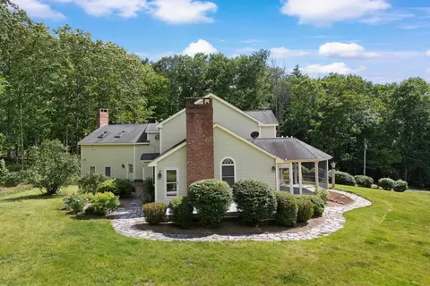 Exterior - 101 Mansion Rd, Dunbarton, NH 03046 photo 4 of 7