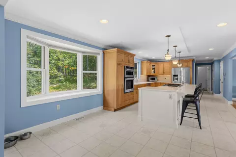 Kitchen - 101 Mansion Rd, Dunbarton, NH 03046 photo 2 of 11