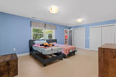 Bedroom - 101 Mansion Rd, Dunbarton, NH 03046 photo 6 of 10