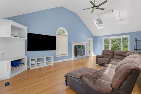 Living - 101 Mansion Rd, Dunbarton, NH 03046 photo 1 of 3