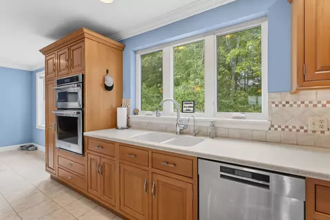 Kitchen - 101 Mansion Rd, Dunbarton, NH 03046 photo 8 of 11